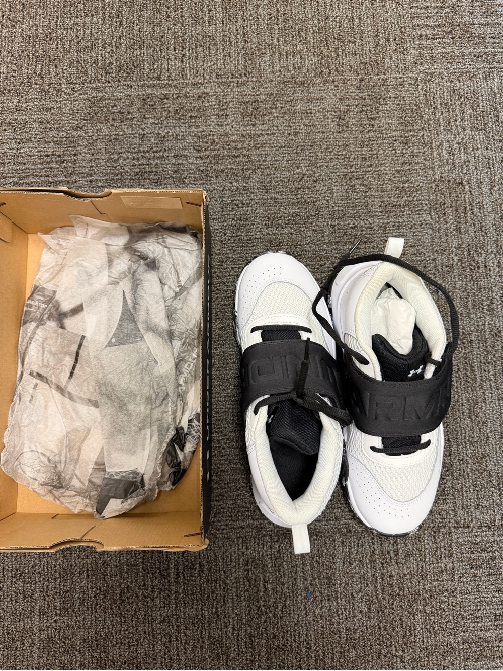 Under Armour Sneakers size 6Y